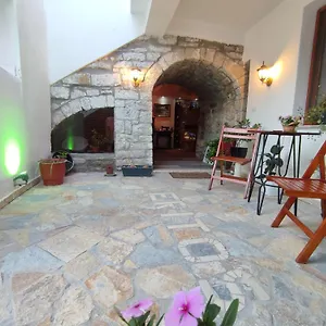 Pensión Bujtina Veritos, Berat